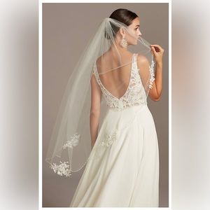 David’s Bridal Veil - Lace Appliqué Pearl Scalloped Mid-Length